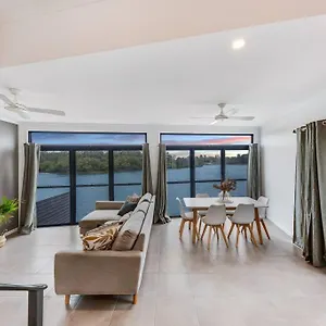 Waterfront 3 Bedroom Mountain Creek